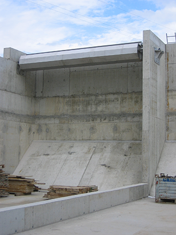 Capsizing Washing Tanks